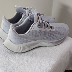 Nike Air Zoom Pegasus 37 Grey Metallic Silver (Women's) Women's 9.5 NWOB
